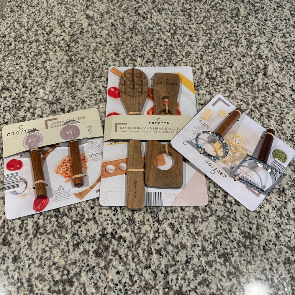 Croton Bamboo Kitchen Tool Set in Brown - Wooden Utensils & Peelers